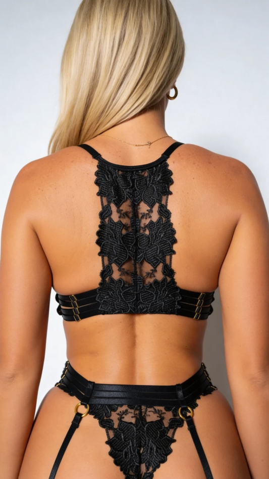 4-Piece Underwired Lace Bra Set with Garter Belt